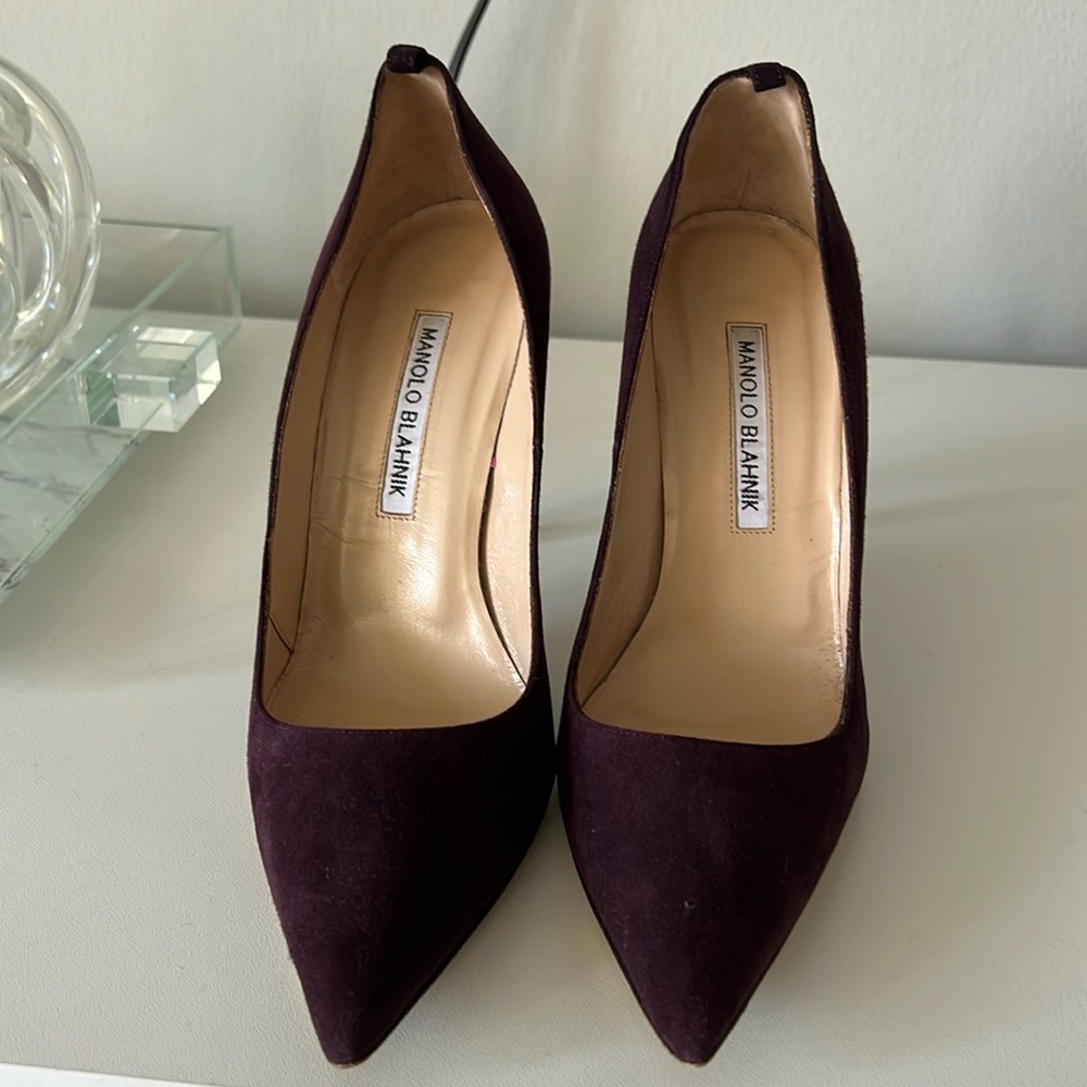 Manolo Blahnik pointed toe purple pumps size 37